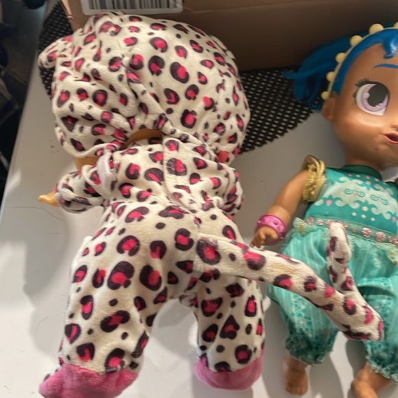 BABY ALIVE- CRIES AND PEES - Picture 3 of 5